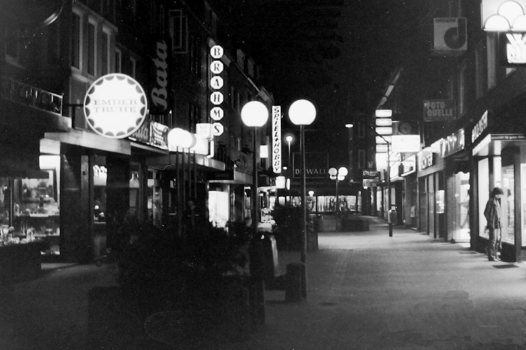 Emden bei Nacht, ca. 1982
